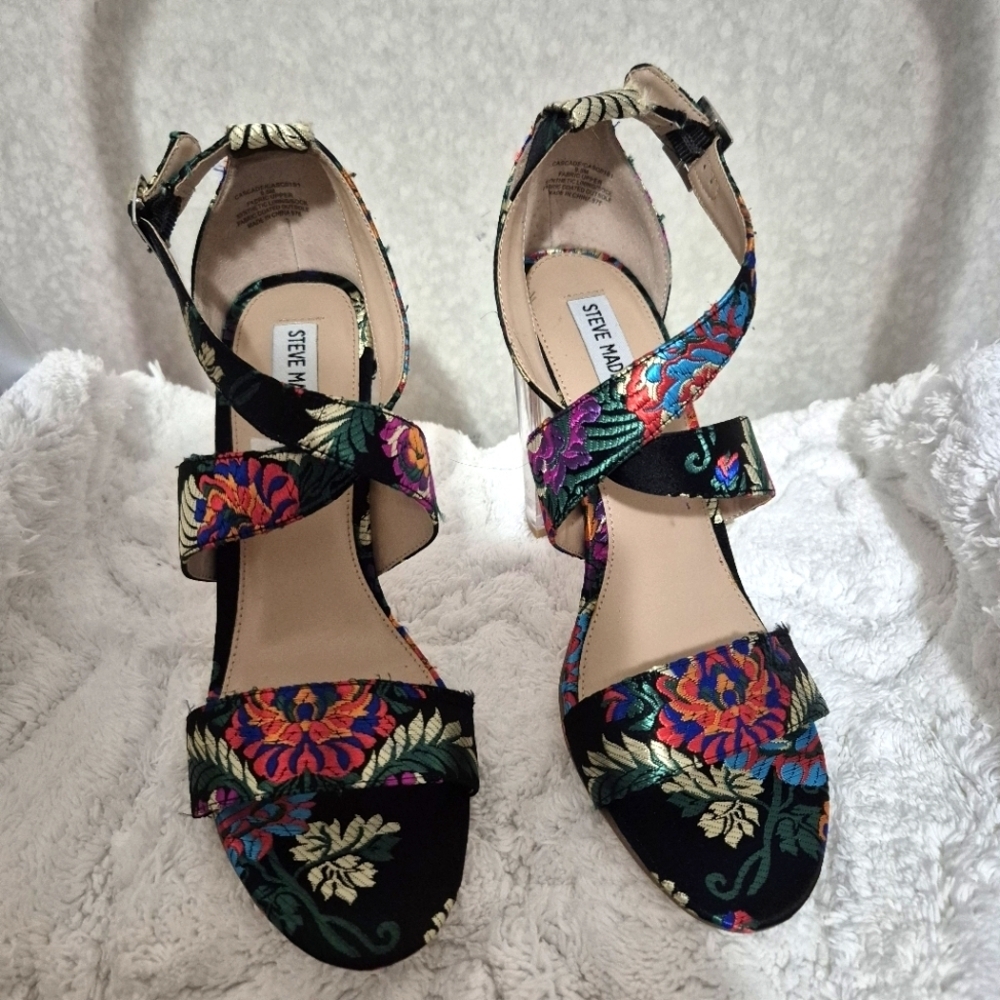 Steve Madden Women's Black Floral Sandals..Size:9.5